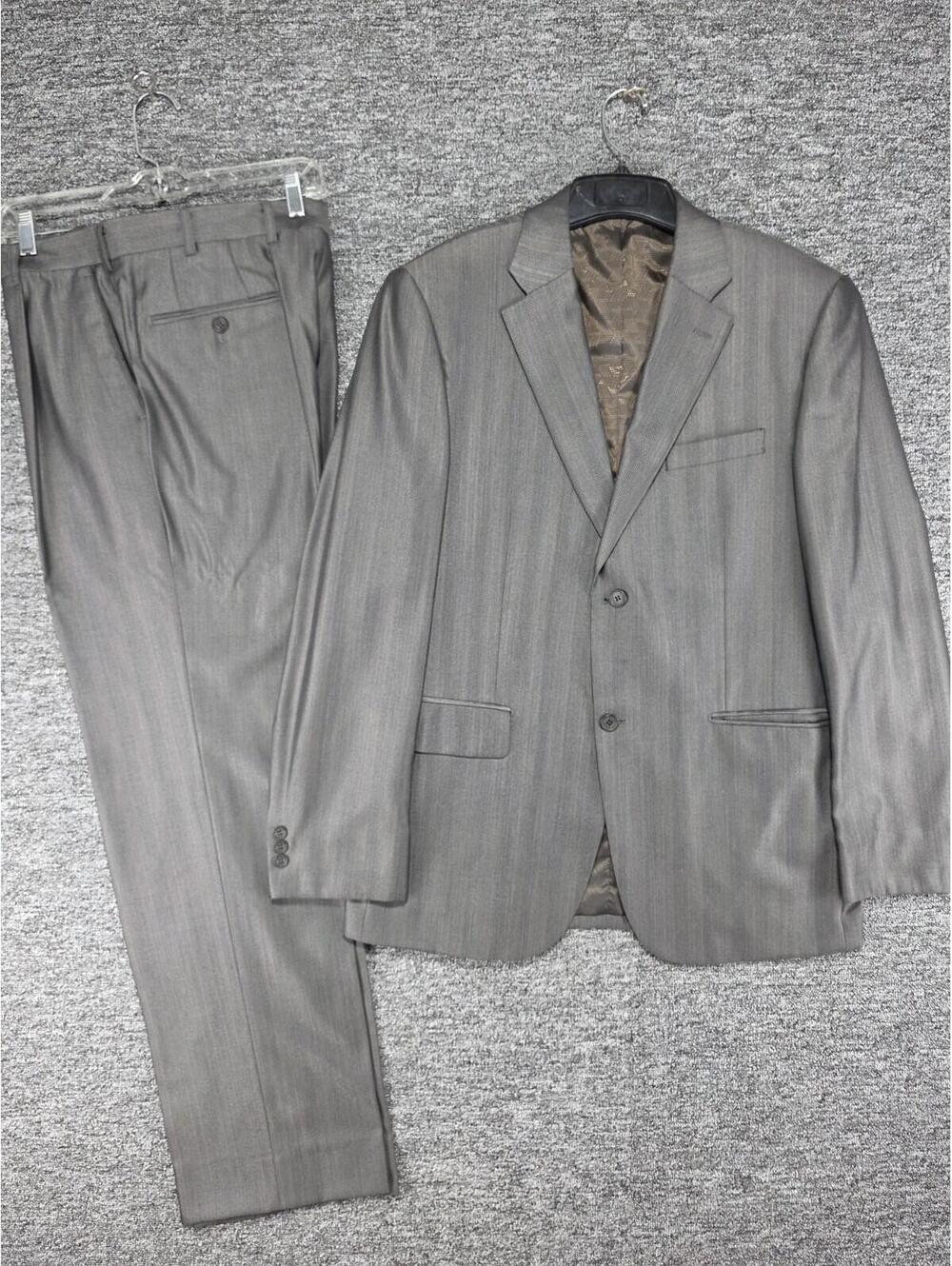 BASSO Men's 2-Piece Suit Wool Blend Gray Herringbone 2B Pleated 36x30 Made Korea